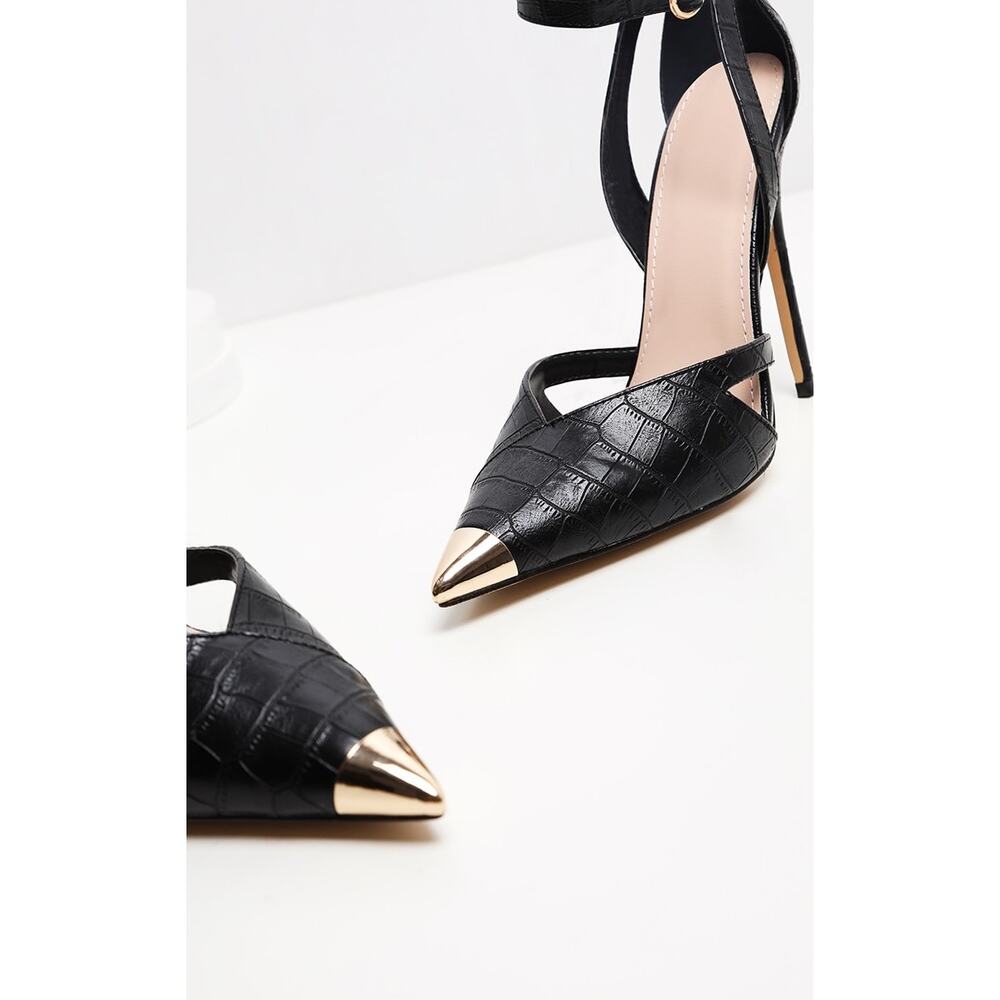 Pretty Little Thing BLACK CUT OUT HEEL METAL TOE COURT SHOE Sz 9
